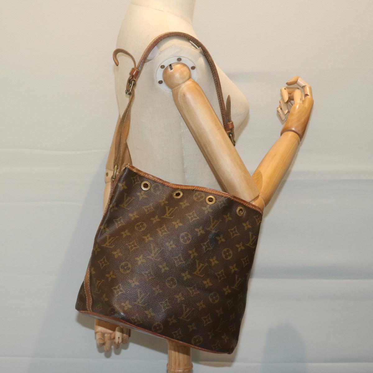 LOUIS VUITTON Monogram Petit Noe Shoulder Bag M42226 LV Auth 62511