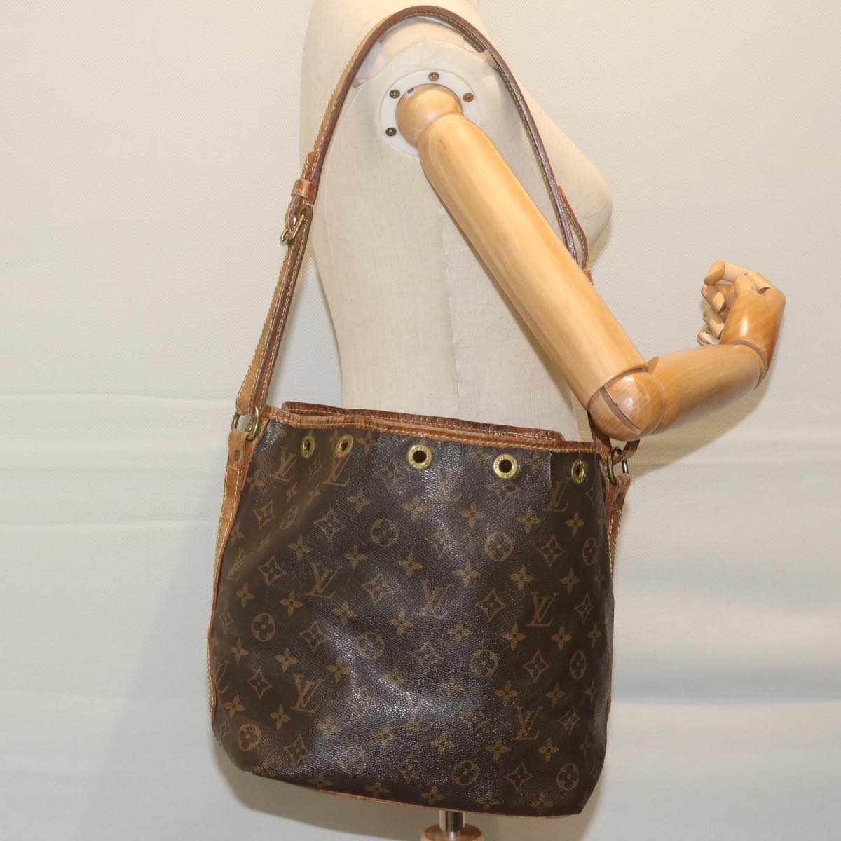 LOUIS VUITTON Monogram Petit Noe Shoulder Bag M42226 LV Auth 62693