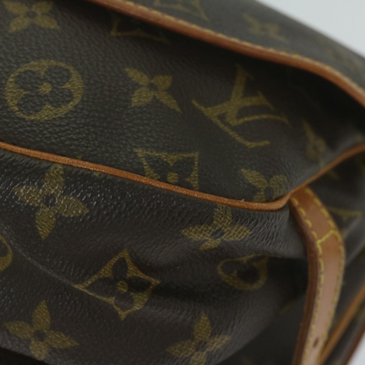 LOUIS VUITTON Monogram Saumur 30 Shoulder Bag M42256 LV Auth 62922