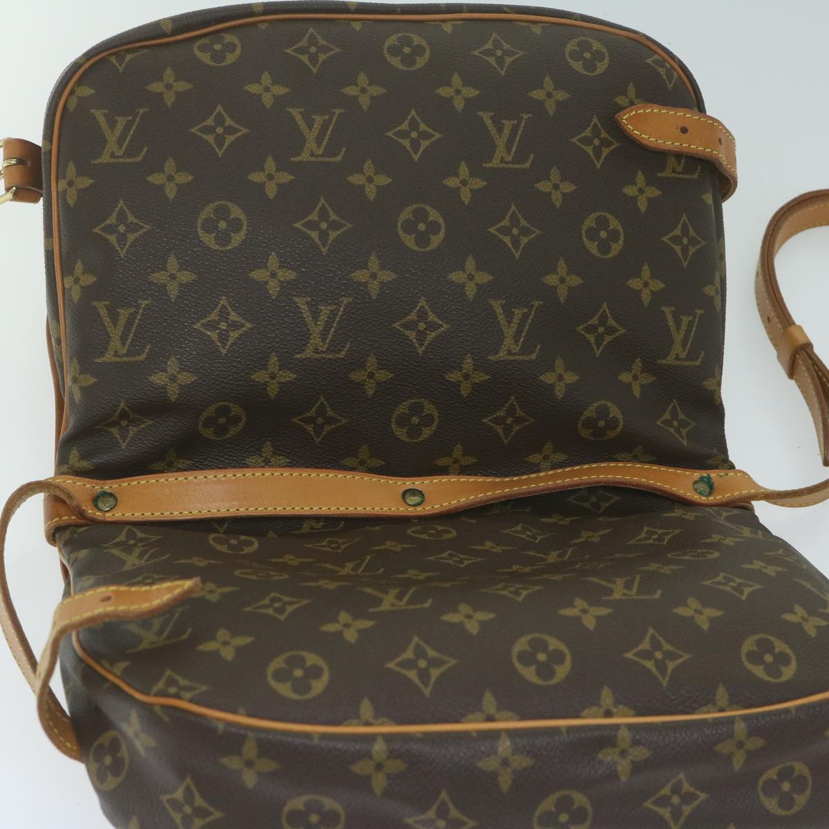 LOUIS VUITTON Monogram Saumur 30 Shoulder Bag M42256 LV Auth 62922