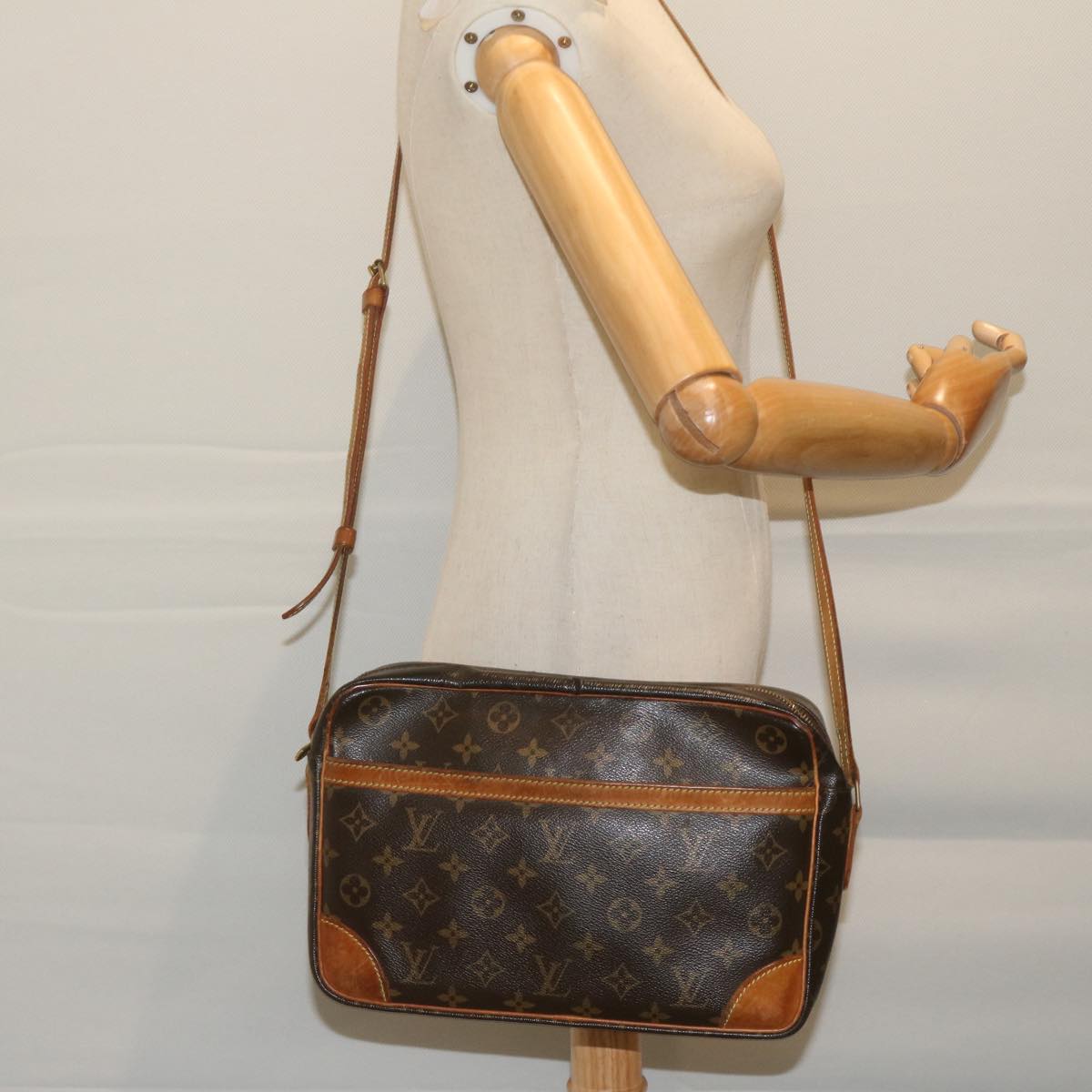 LOUIS VUITTON Monogram Trocadero 30 Shoulder Bag M51272 LV Auth 63015