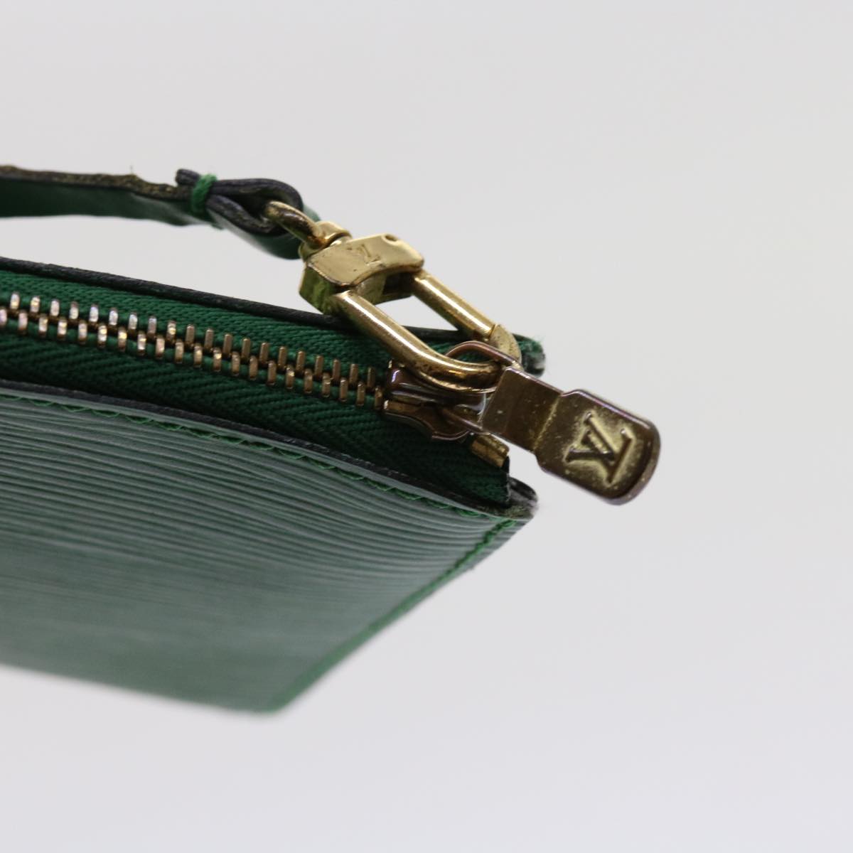 LOUIS VUITTON Epi Pochette Accessoires Pouch Green M52984 LV Auth 63051