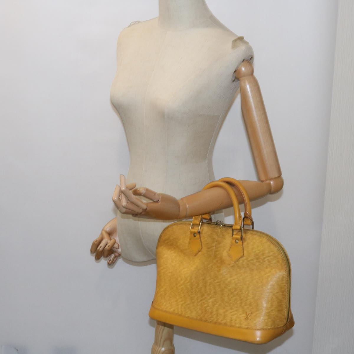 LOUIS VUITTON Epi Alma Hand Bag Tassili Yellow M52149 LV Auth 63105