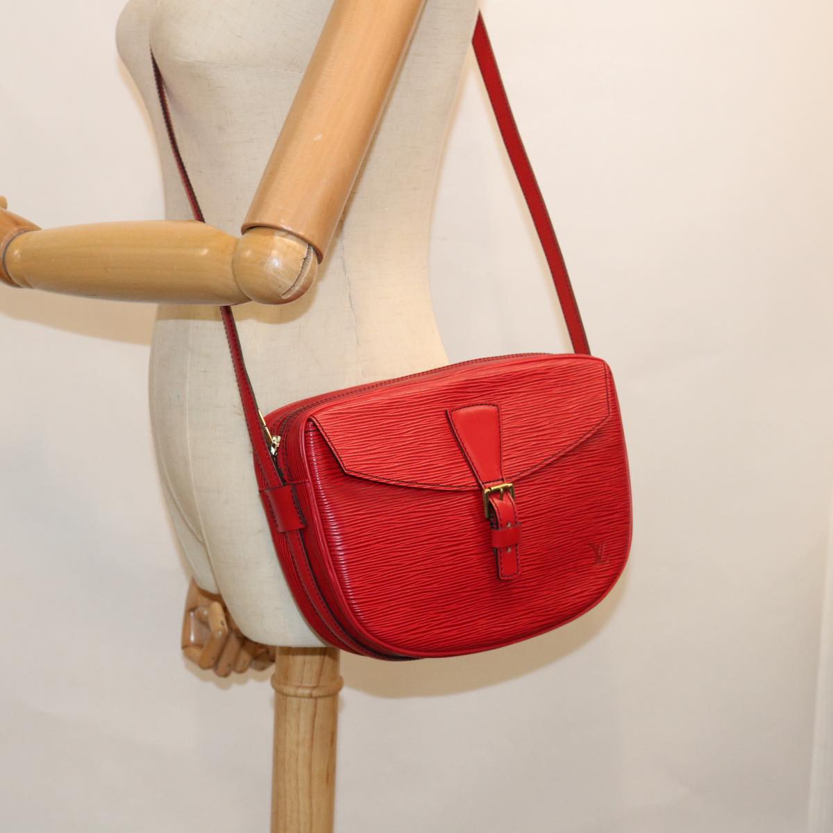 LOUIS VUITTON Epi Jeune Fille MM Shoulder Bag Red M52157 LV Auth 63301