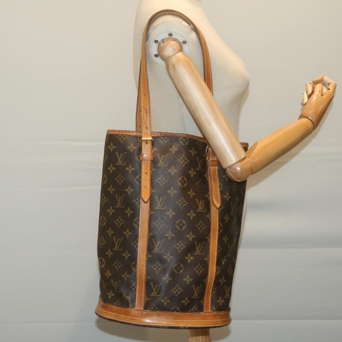 LOUIS VUITTON Monogram Bucket GM Shoulder Bag M42236 LV Auth 63345