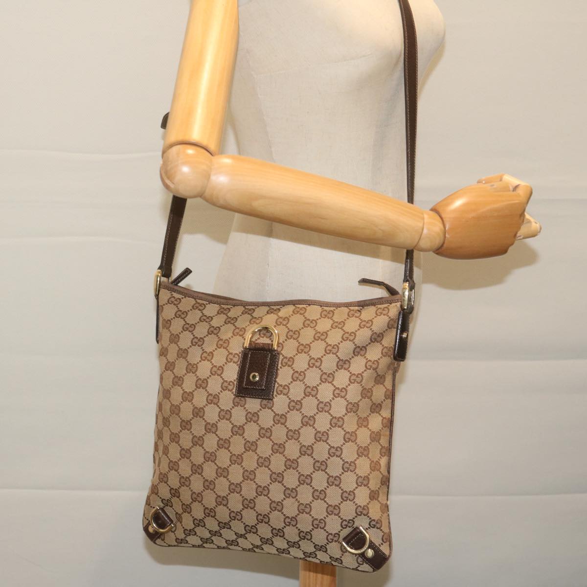 GUCCI GG Canvas Shoulder Bag Beige 130942 Auth 63392