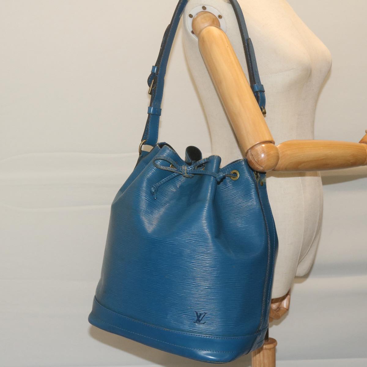 LOUIS VUITTON Epi Noe Shoulder Bag Blue M44005 LV Auth 63539