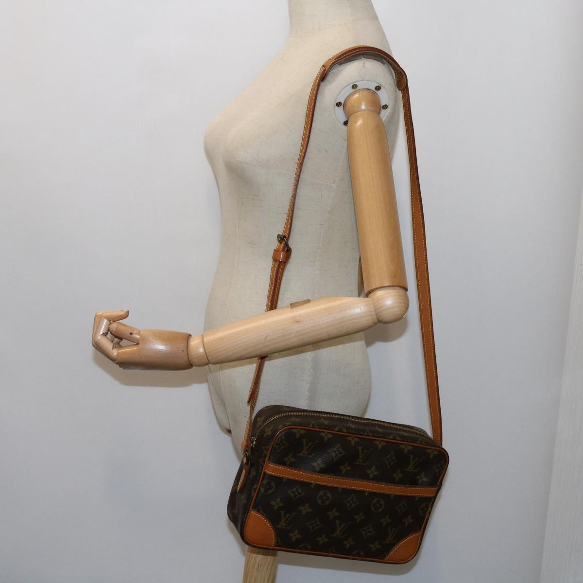 LOUIS VUITTON Monogram Trocadero 27 Shoulder Bag M51274 LV Auth 63641