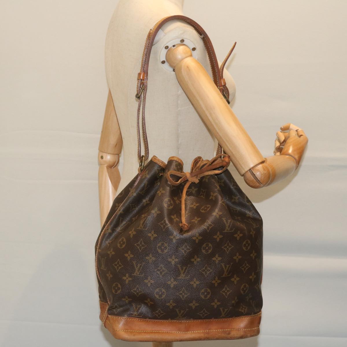 LOUIS VUITTON Monogram Noe Shoulder Bag M42224 LV Auth 63688