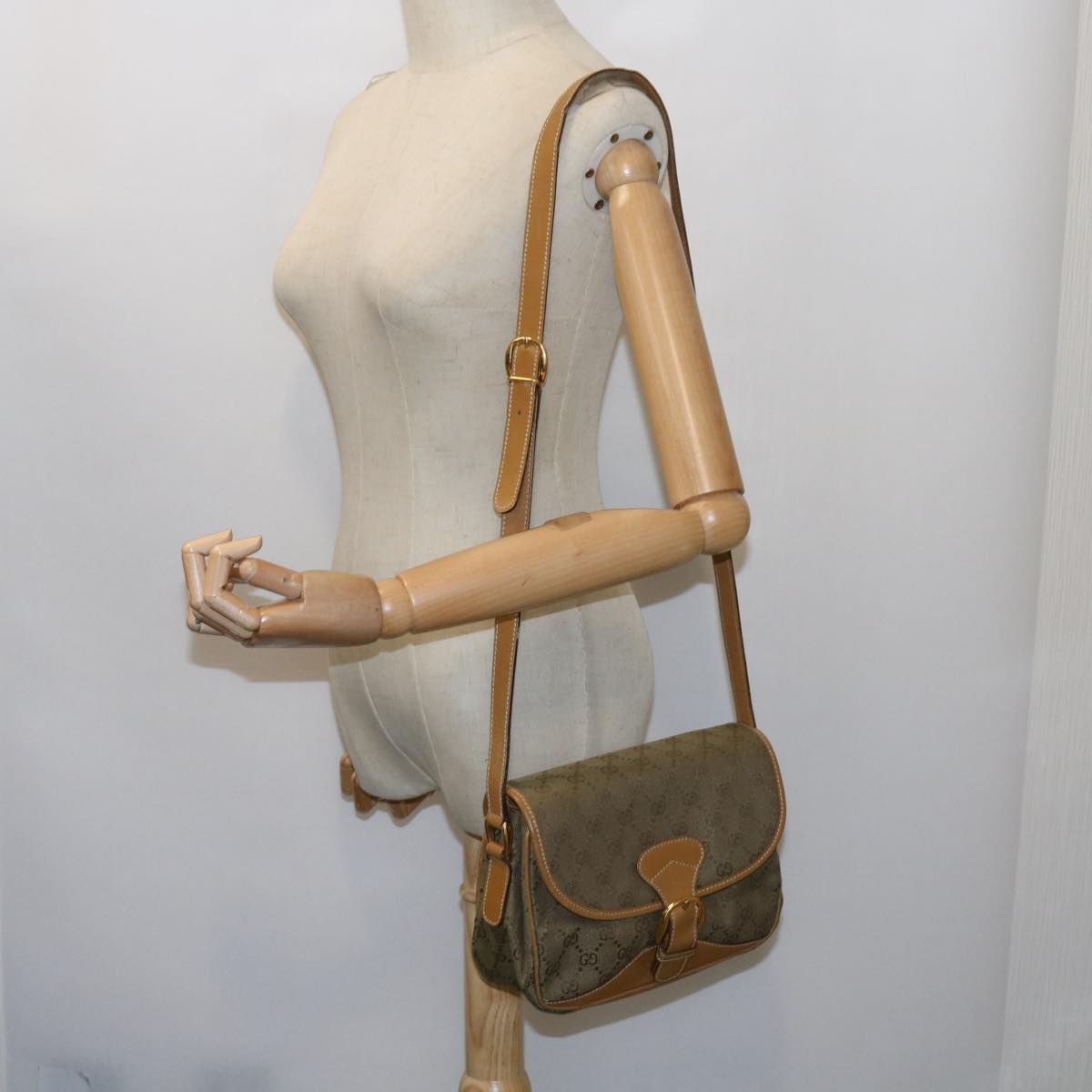 GUCCI GG Canvas Shoulder Bag Khaki 007 2854 0246 Auth 63803