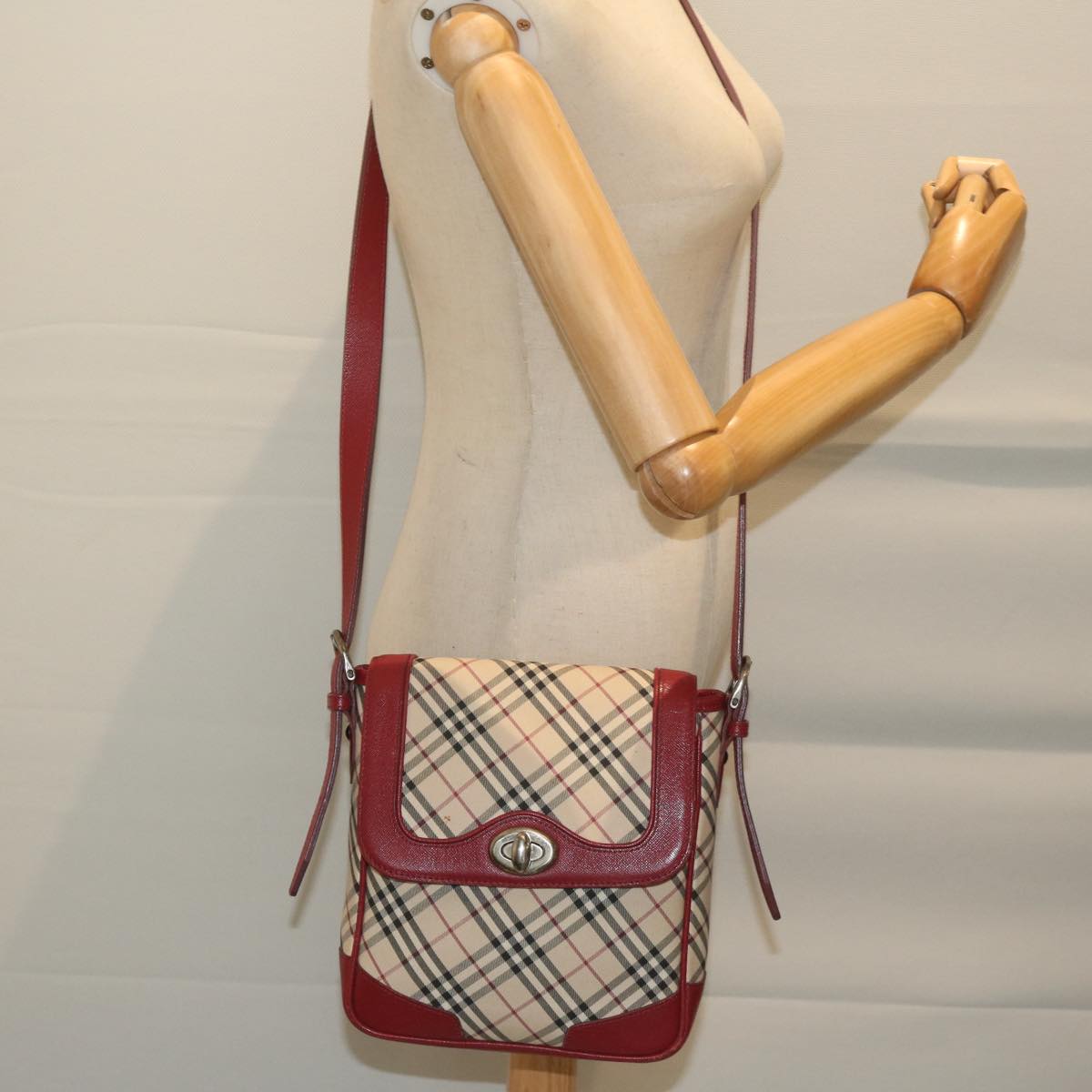 Burberrys Nova Check Shoulder Bag Nylon Canvas Beige Red Auth 63826