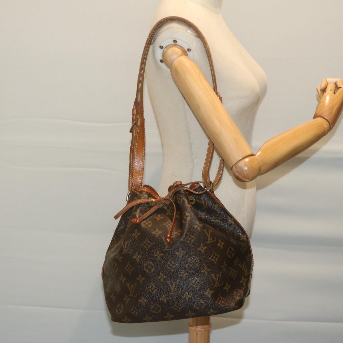 LOUIS VUITTON Monogram Petit Noe Shoulder Bag M42226 LV Auth 64090