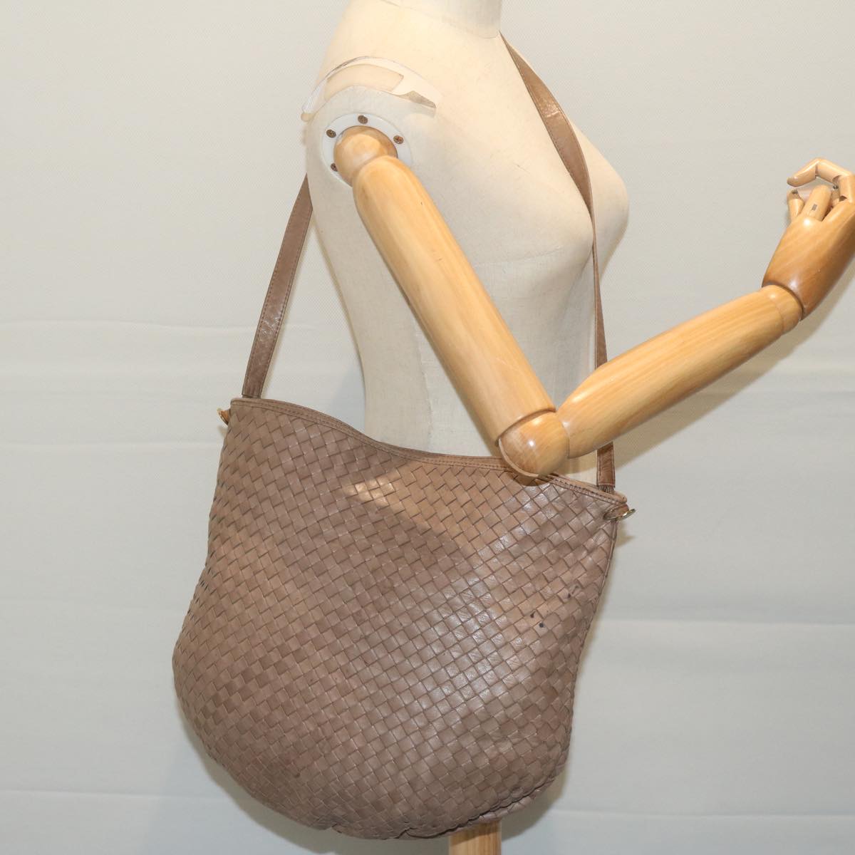 BOTTEGAVENETA INTRECCIATO Shoulder Bag Leather Beige Auth 64136