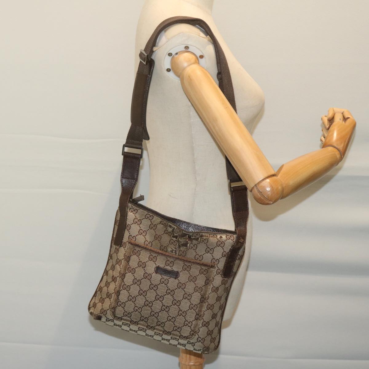 GUCCI GG Canvas Shoulder Bag Beige 122793 Auth 64279