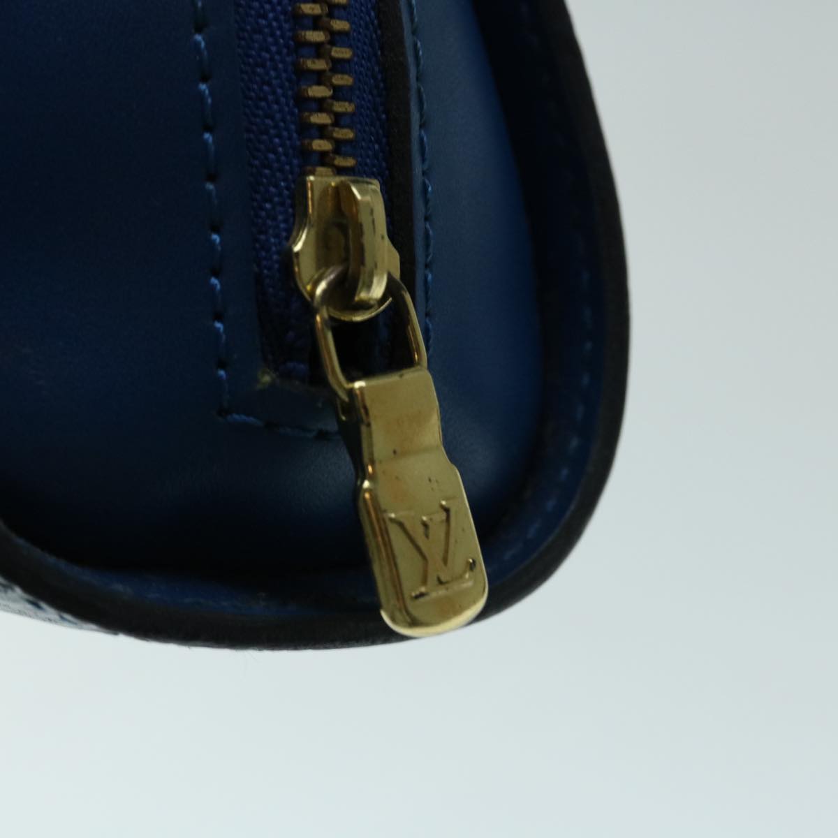 LOUIS VUITTON Epi Dauphine PM Pouch Blue M48445 LV Auth 64292