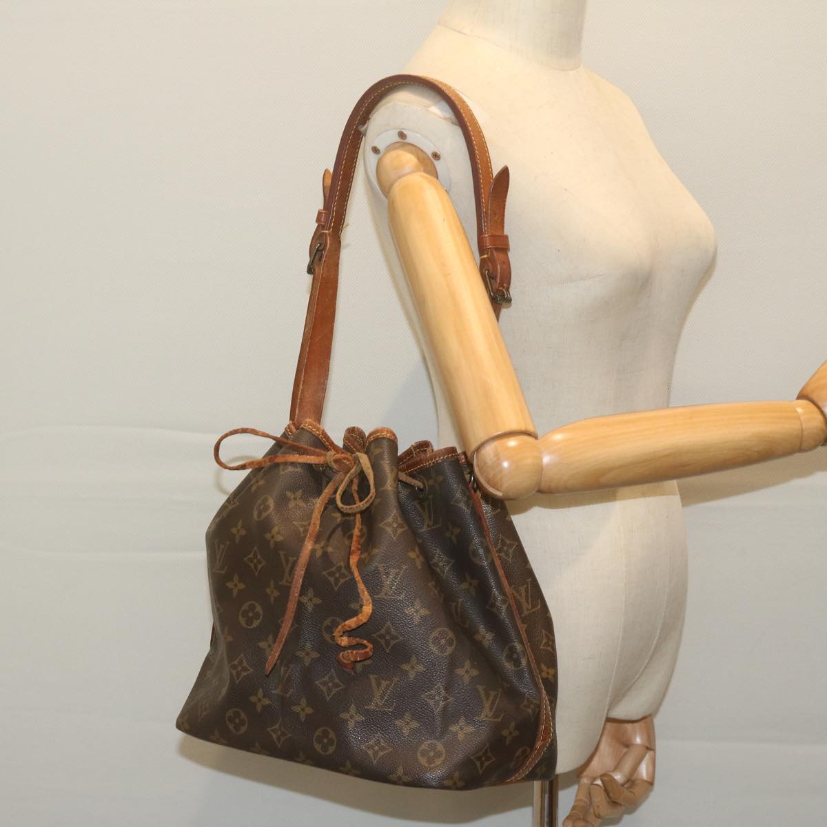 LOUIS VUITTON Monogram Petit Noe Shoulder Bag M42226 LV Auth 64565