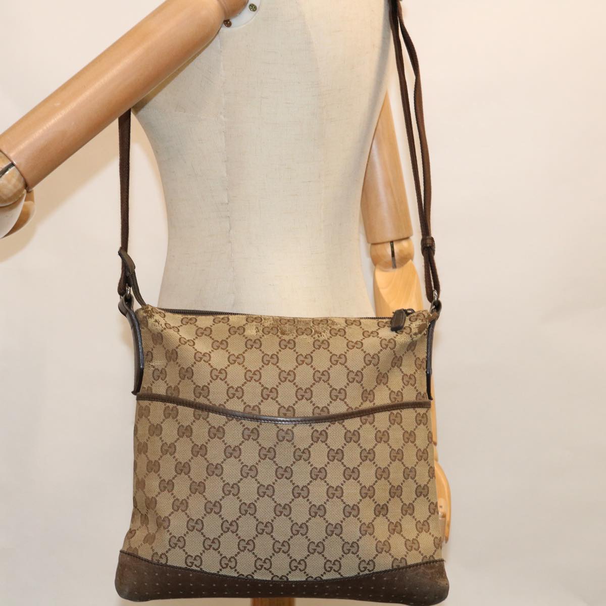 GUCCI GG Canvas Shoulder Bag Beige 145857 Auth 64778