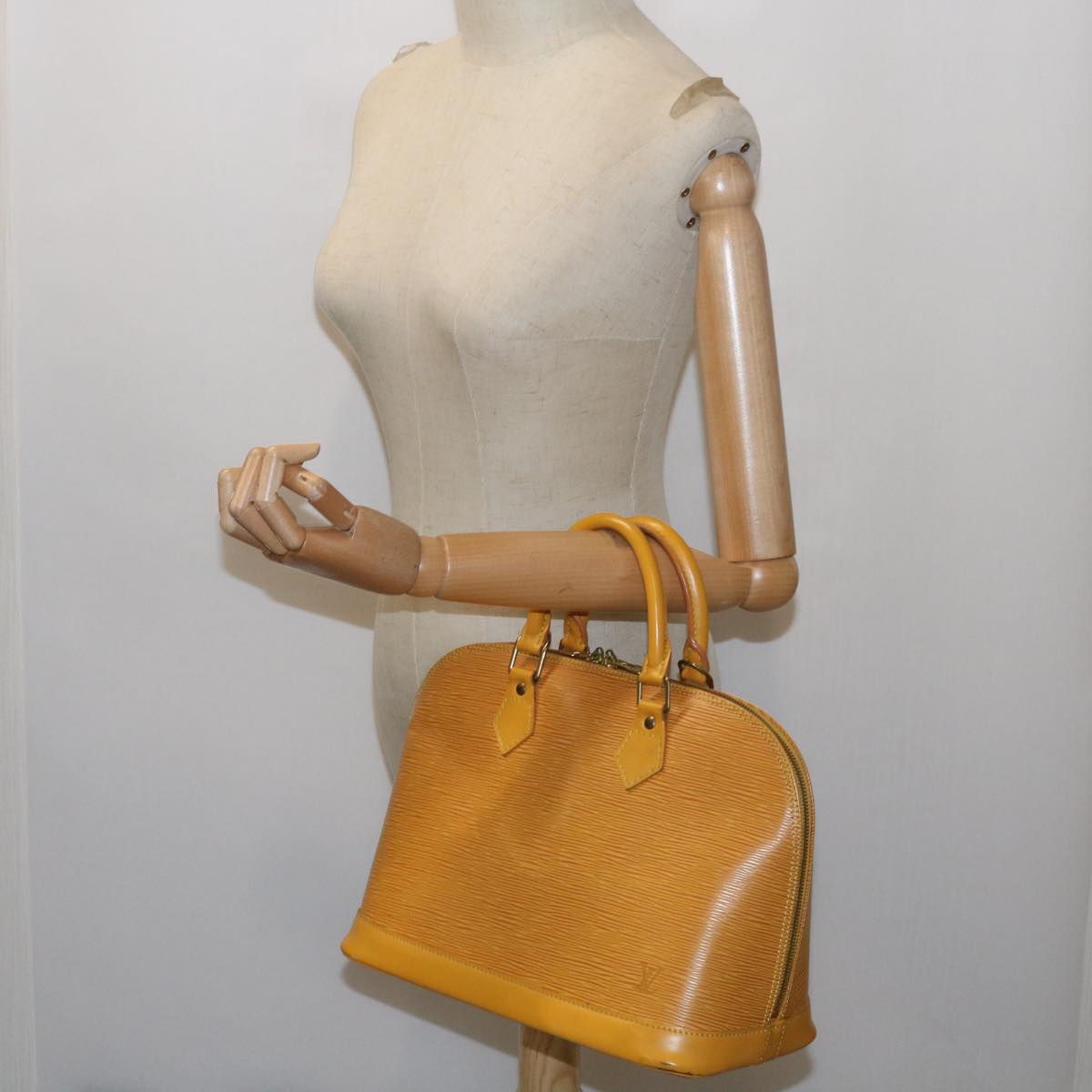 LOUIS VUITTON Epi Alma Hand Bag Tassili Yellow M52149 LV Auth 64828