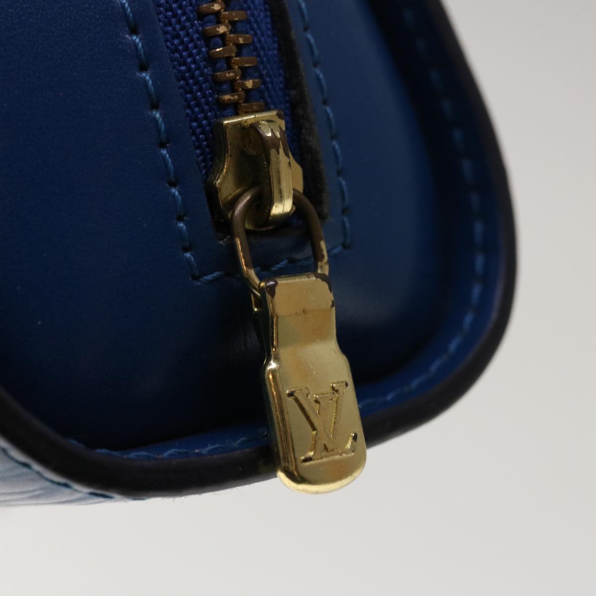 LOUIS VUITTON Epi Dauphine PM Pouch Blue M48445 LV Auth 64909