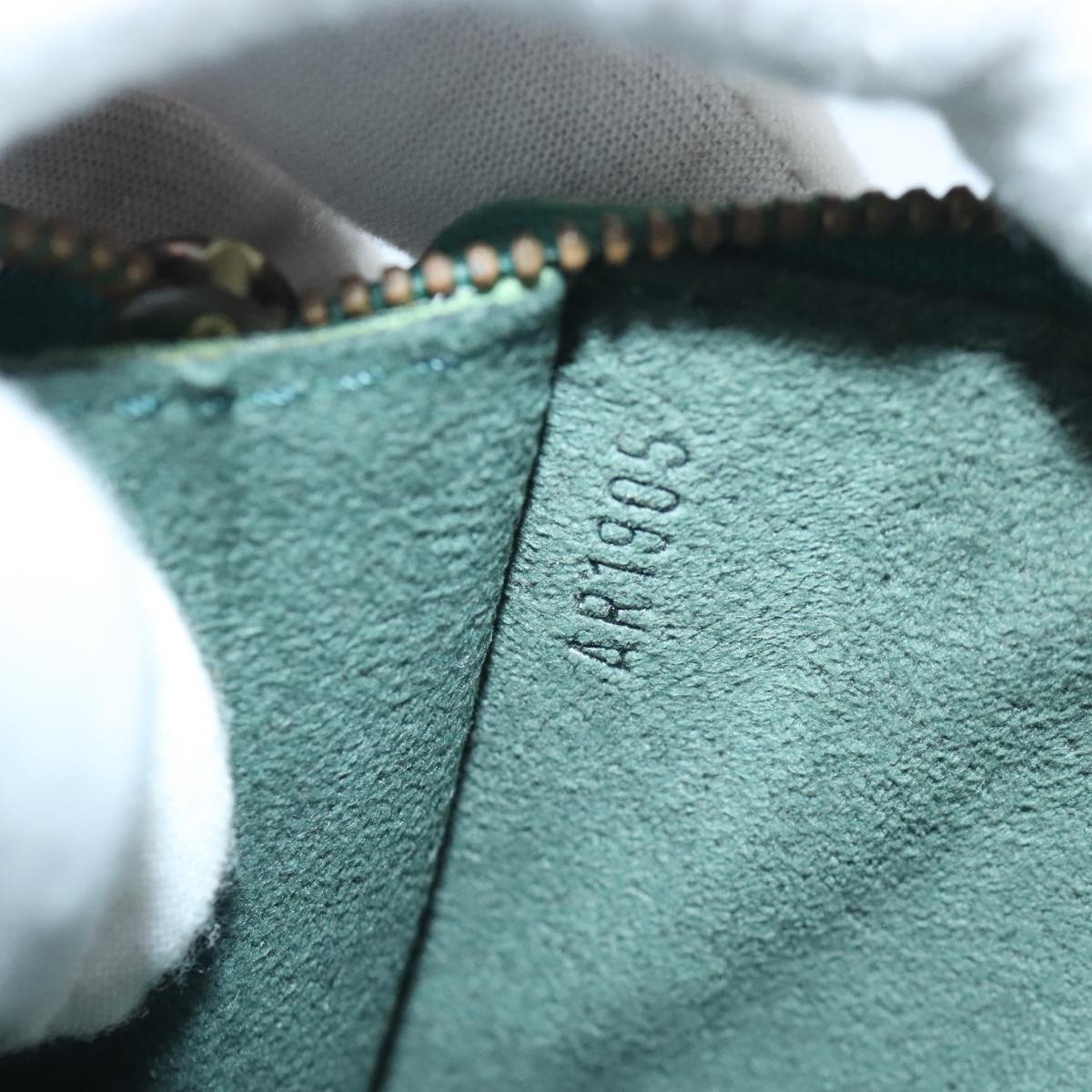 LOUIS VUITTON Epi Pochette Accessoires Pouch Green M52984 LV Auth 65519