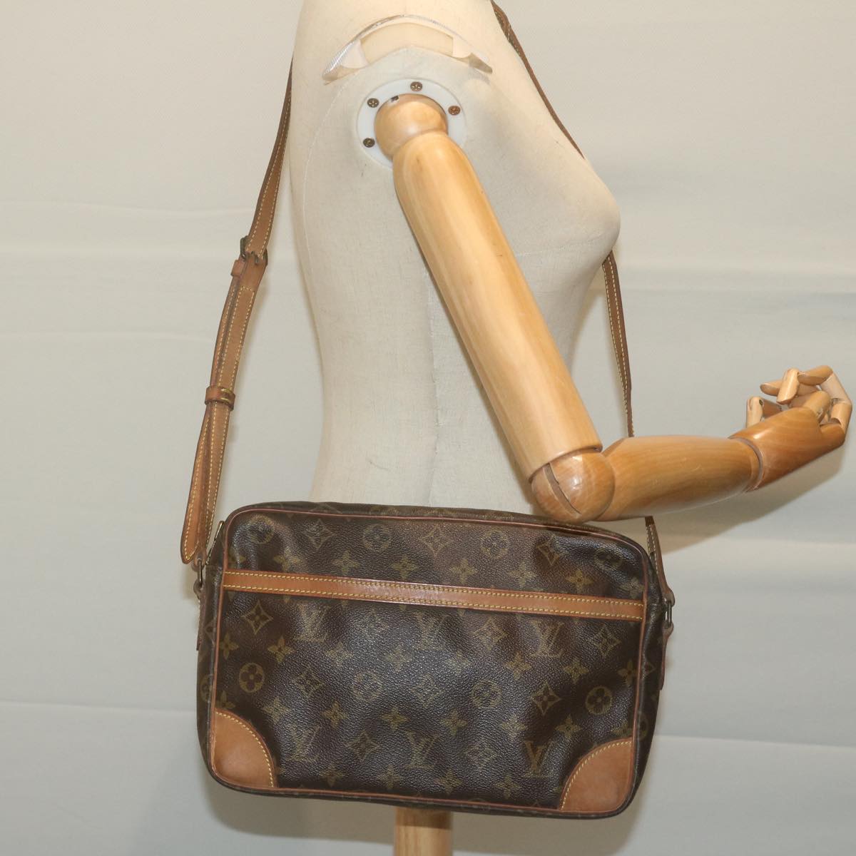 LOUIS VUITTON Monogram Trocadero 30 Shoulder Bag M51272 LV Auth 65799