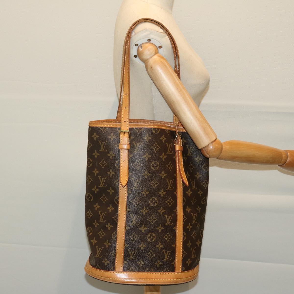 LOUIS VUITTON Monogram Bucket GM Shoulder Bag M42236 LV Auth 66210