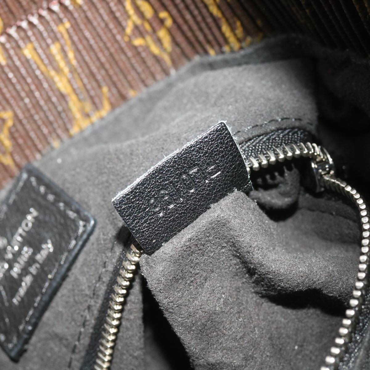 LOUIS VUITTON Monogram Explorer MM Shoulder Bag M42545 LV Auth 66240SAV