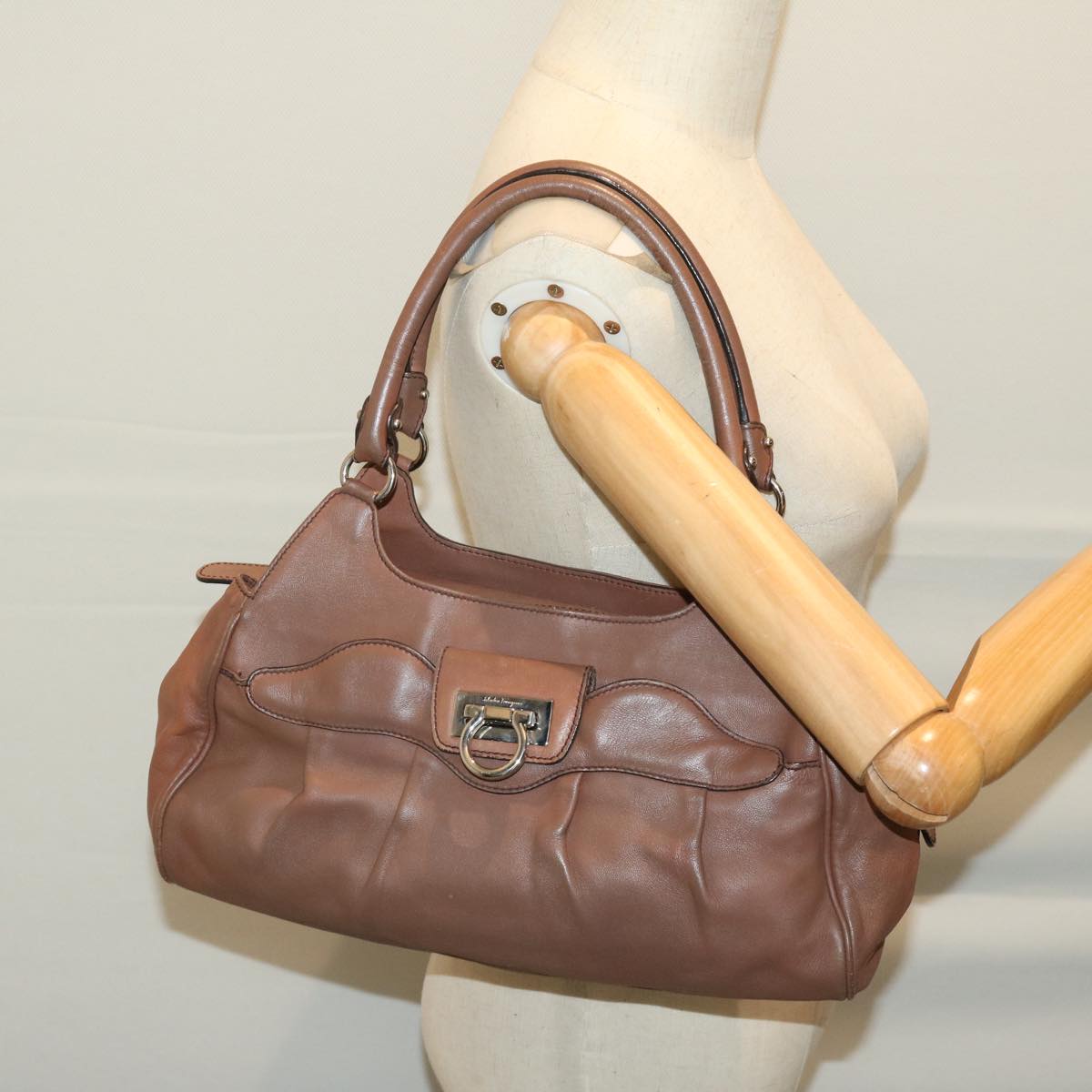 Salvatore Ferragamo Gancini Hand Bag Leather Brown Auth 66248