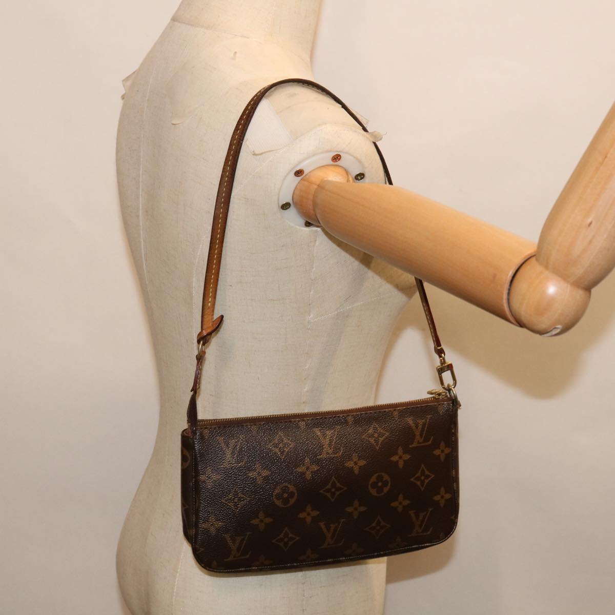 LOUIS VUITTON Monogram Pochette Accessoires Pouch M51980 LV Auth 66410