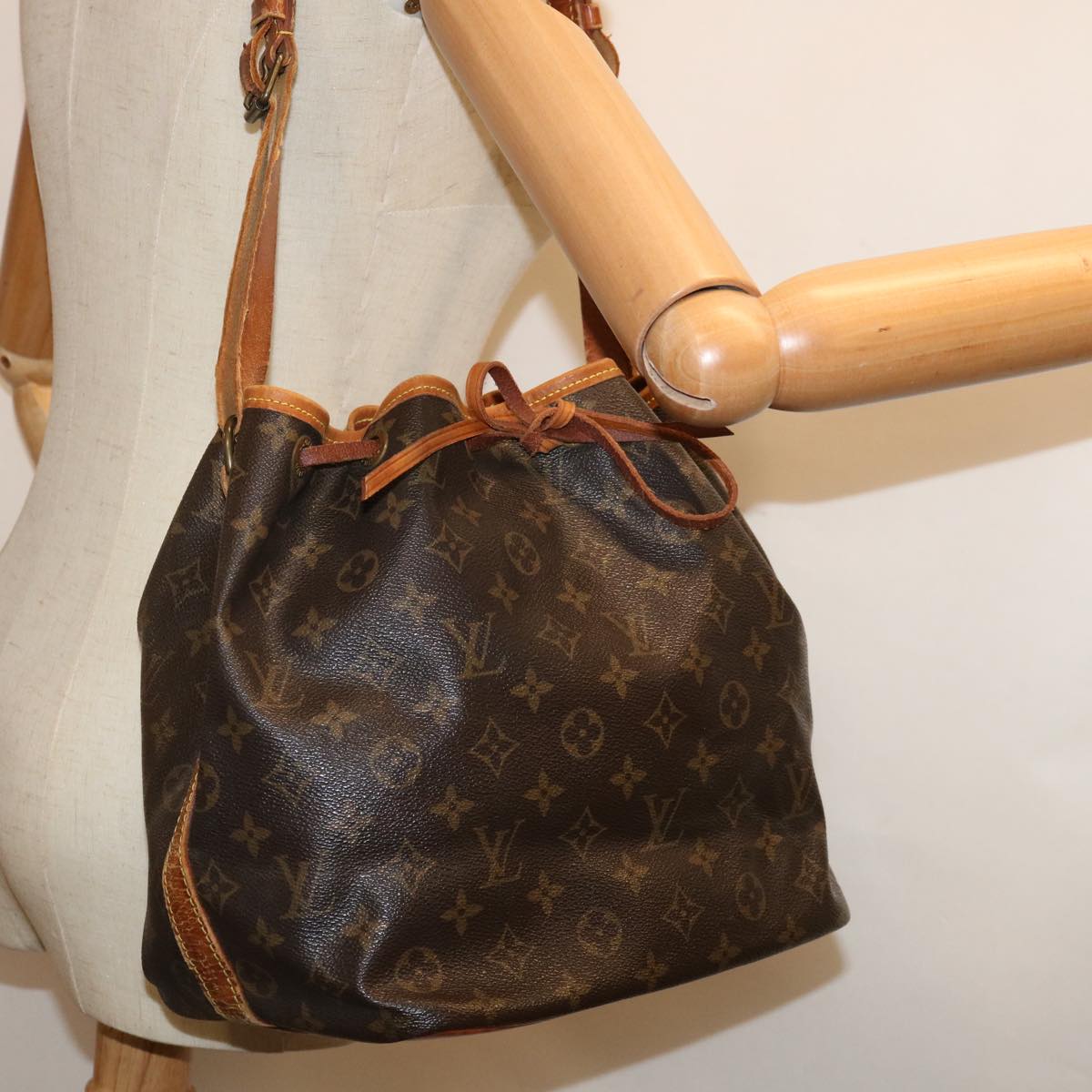 LOUIS VUITTON Monogram Petit Noe Shoulder Bag M42226 LV Auth 66476