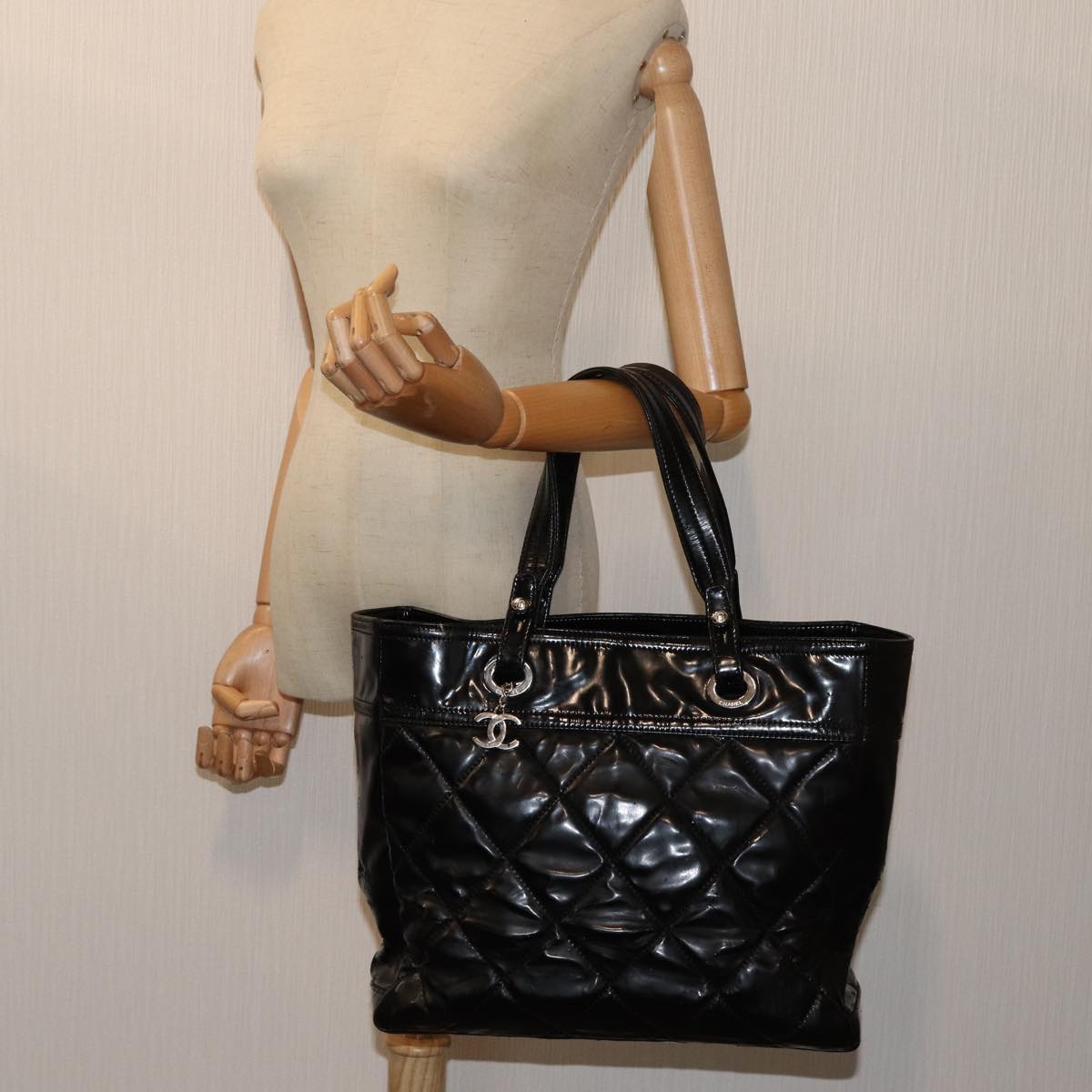 CHANEL Matelasse Tote Bag Patent leather Black CC Auth 66962