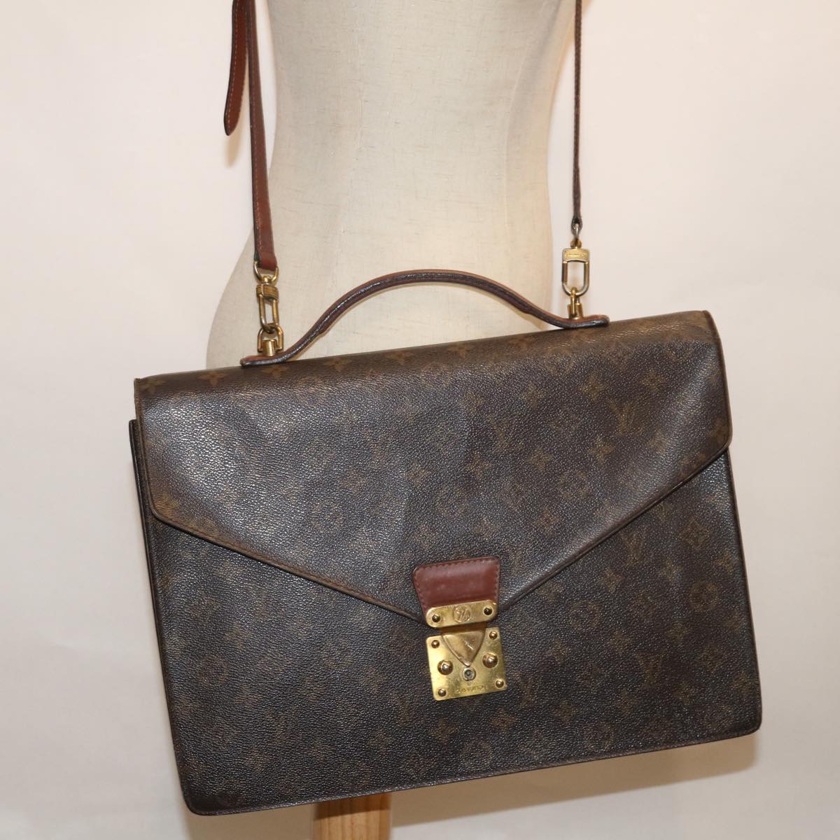 LOUIS VUITTON Monogram Porte Documents Bandouliere Bag M53338 LV Auth 67020