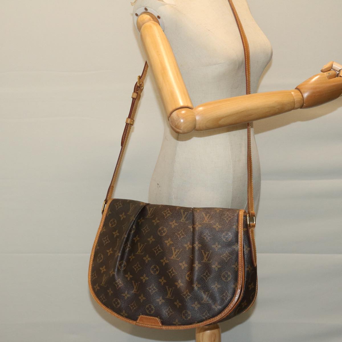 LOUIS VUITTON Monogram Menilmontant MM Shoulder Bag M40473 LV Auth 67025