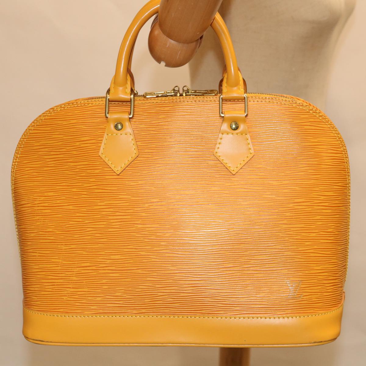 LOUIS VUITTON Epi Alma Hand Bag Tassili Yellow M52149 LV Auth 67052