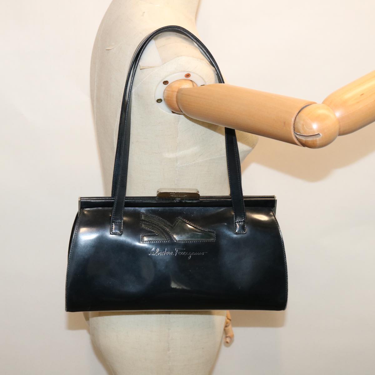 Salvatore Ferragamo Hand Bag Patent leather Black Auth 67156