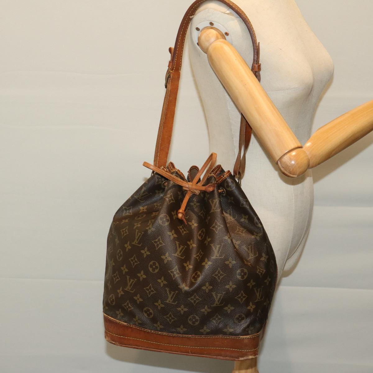 LOUIS VUITTON Monogram Noe Shoulder Bag M42224 LV Auth 67203