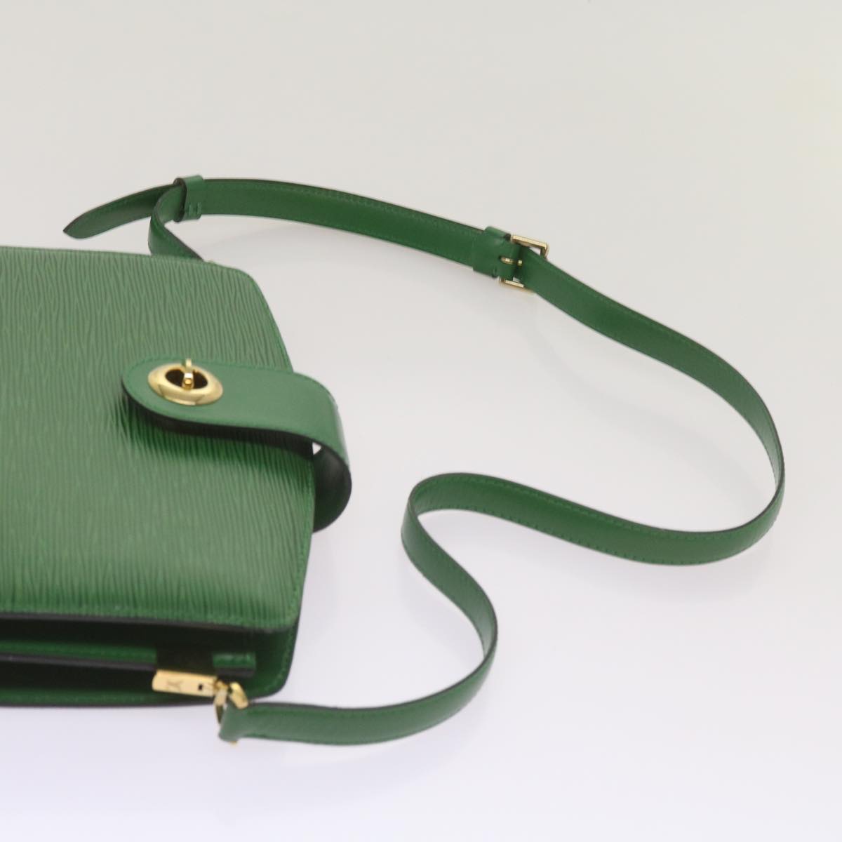 LOUIS VUITTON Epi Capucines Shoulder Bag Green M52344 LV Auth 67286