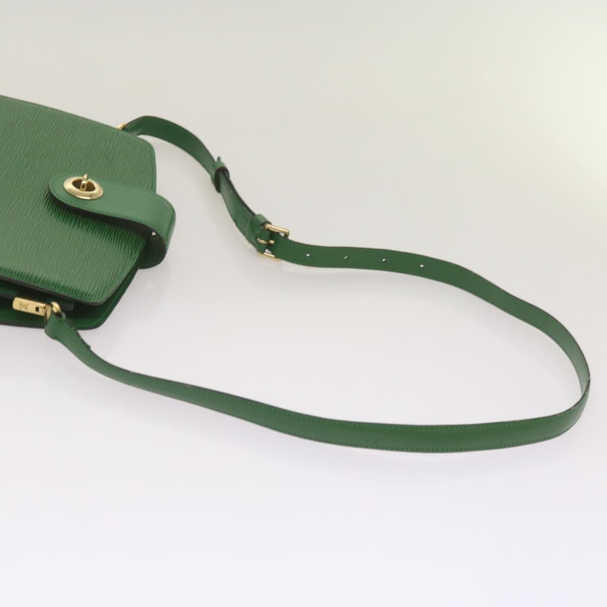 LOUIS VUITTON Epi Capucines Shoulder Bag Green M52344 LV Auth 67287