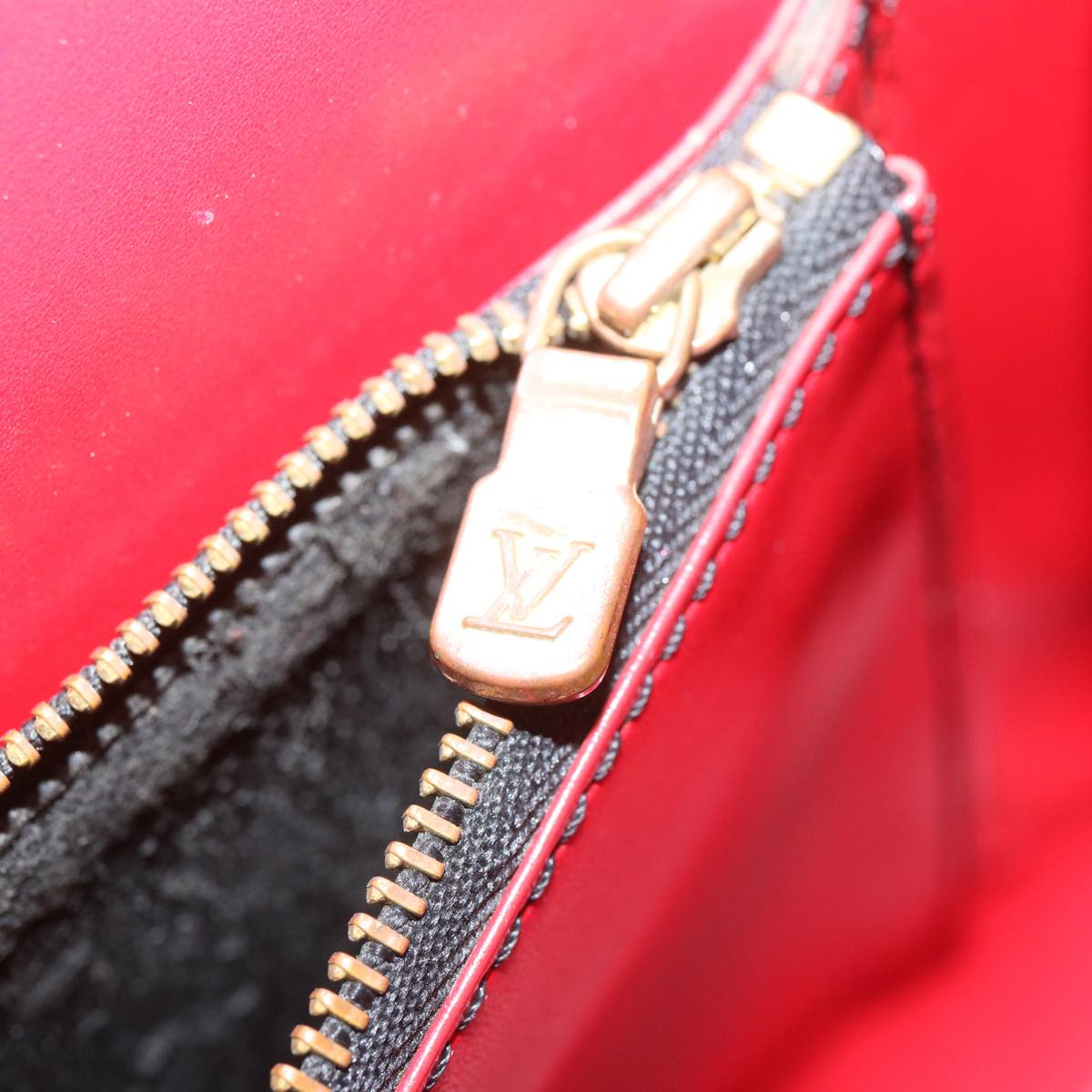 LOUIS VUITTON Epi Osh Shoulder Bag Black Red M52444 LV Auth 67691