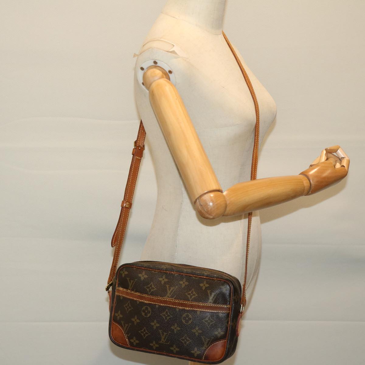 LOUIS VUITTON Monogram Trocadero 23 Shoulder Bag M51276 LV Auth 67896