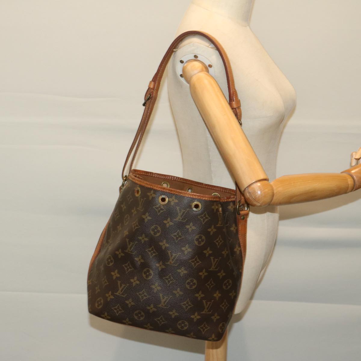 LOUIS VUITTON Monogram Petit Noe Shoulder Bag M42226 LV Auth 67945