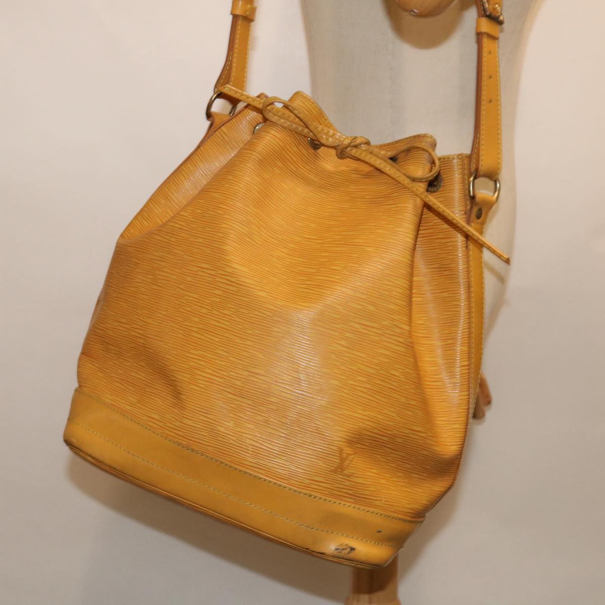 LOUIS VUITTON Epi Noe Shoulder Bag Tassili Yellow M44009 LV Auth 68100