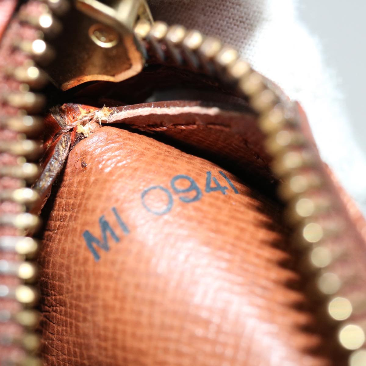 LOUIS VUITTON Epi Angian Clutch Bag Brown M52113 LV Auth 68112