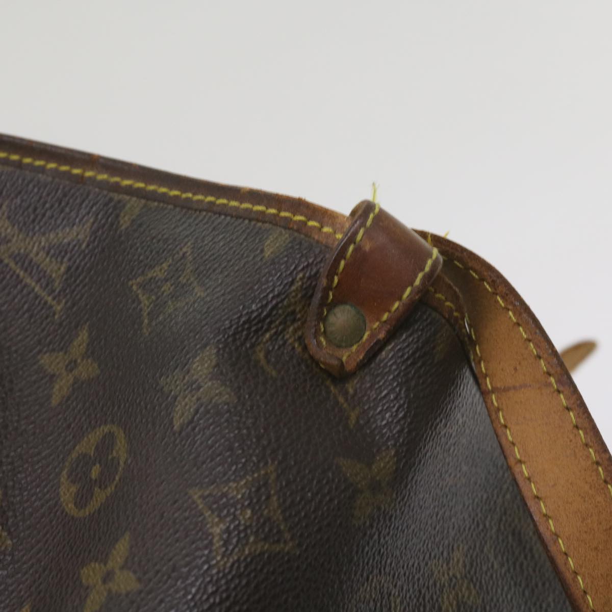 LOUIS VUITTON Monogram Saumur 30 Shoulder Bag M42256 LV Auth 68376