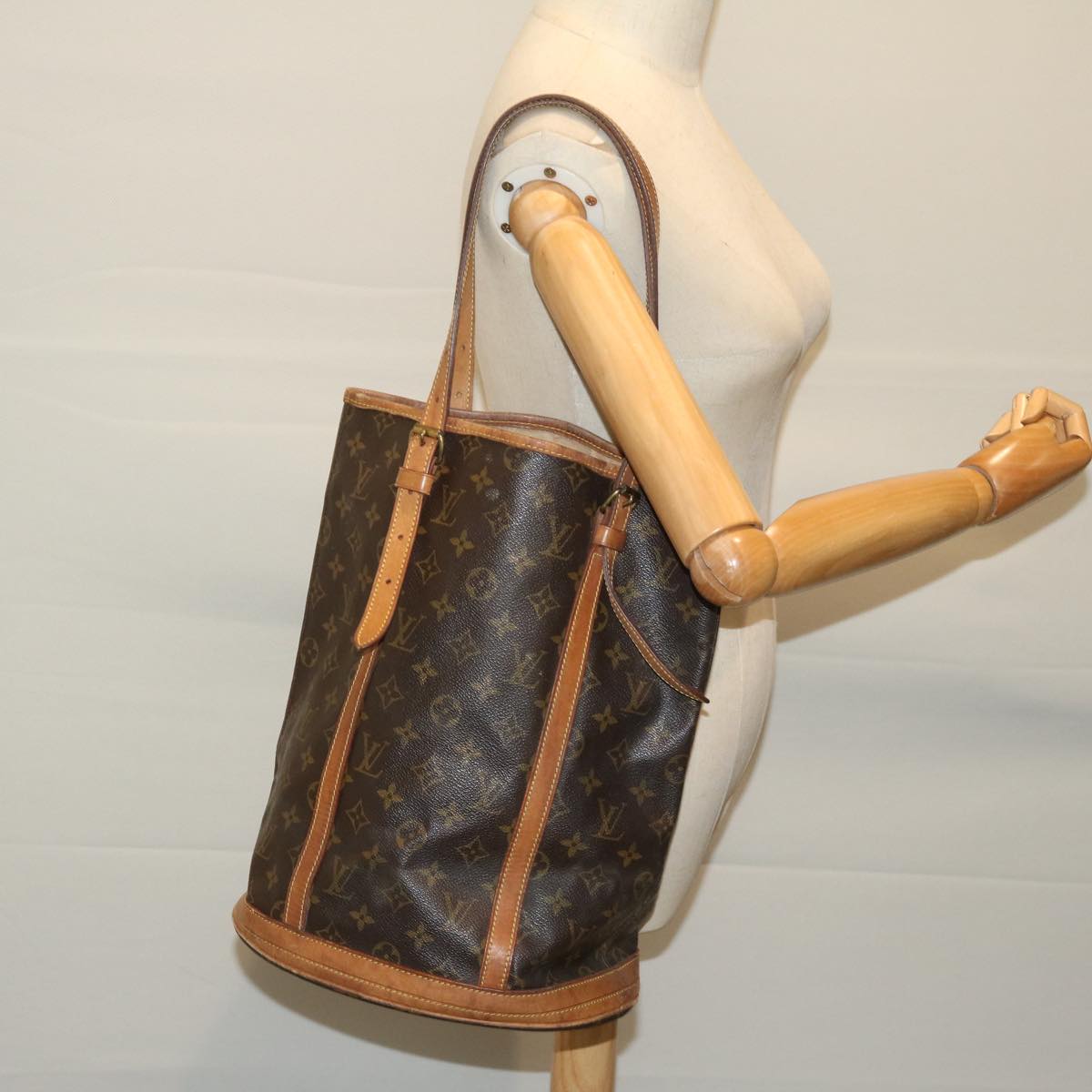 LOUIS VUITTON Monogram Bucket GM Shoulder Bag M42236 LV Auth 68385