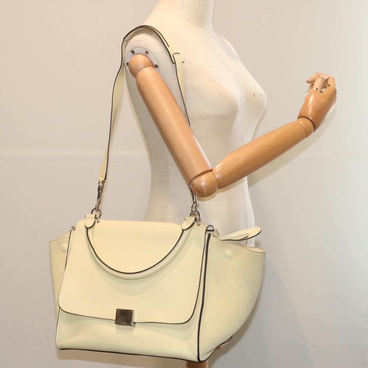 CELINE Trapeze Hand Bag Leather 2way Cream Auth 68572