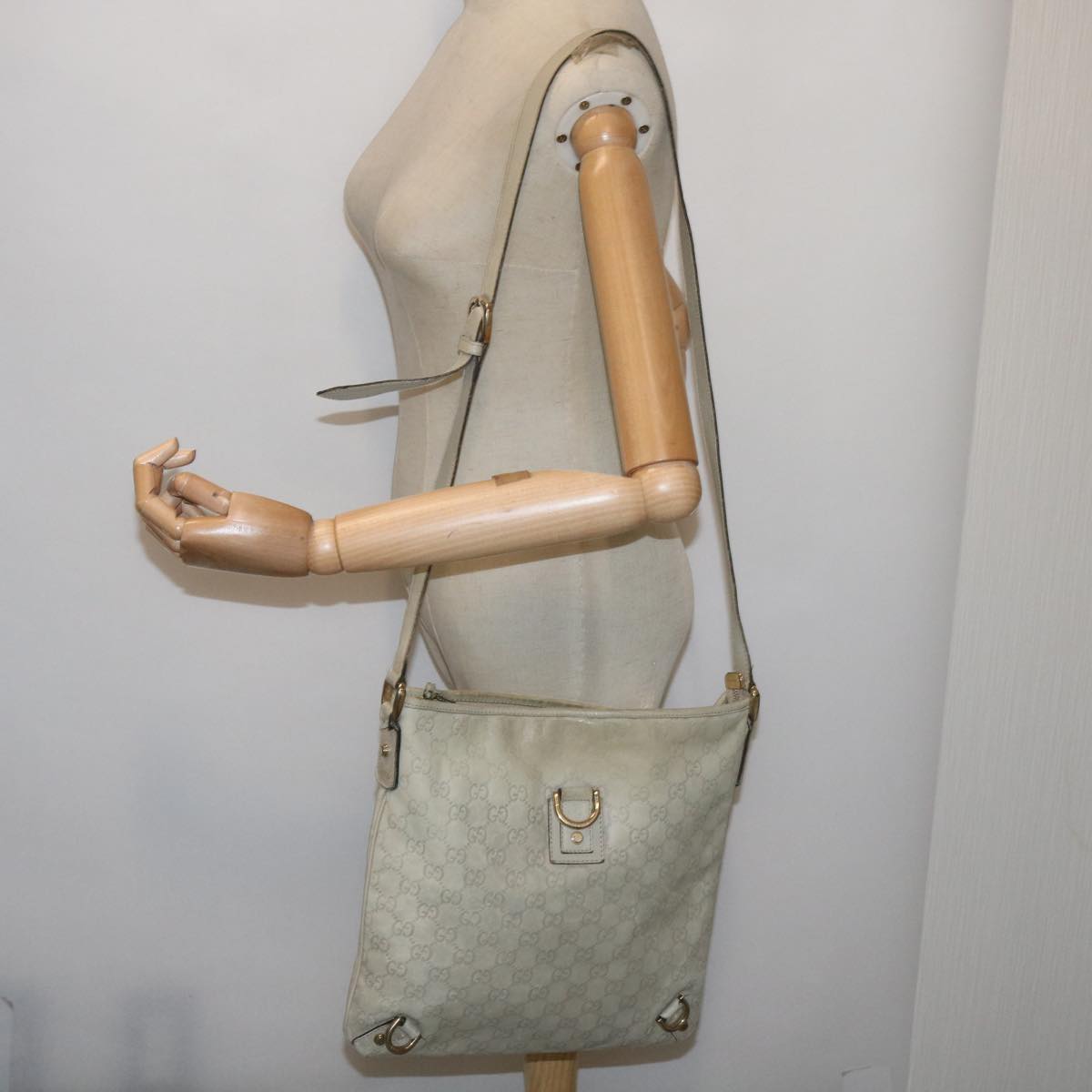 GUCCI GG Canvas Guccissima Shoulder Bag Beige 131326 Auth 68614