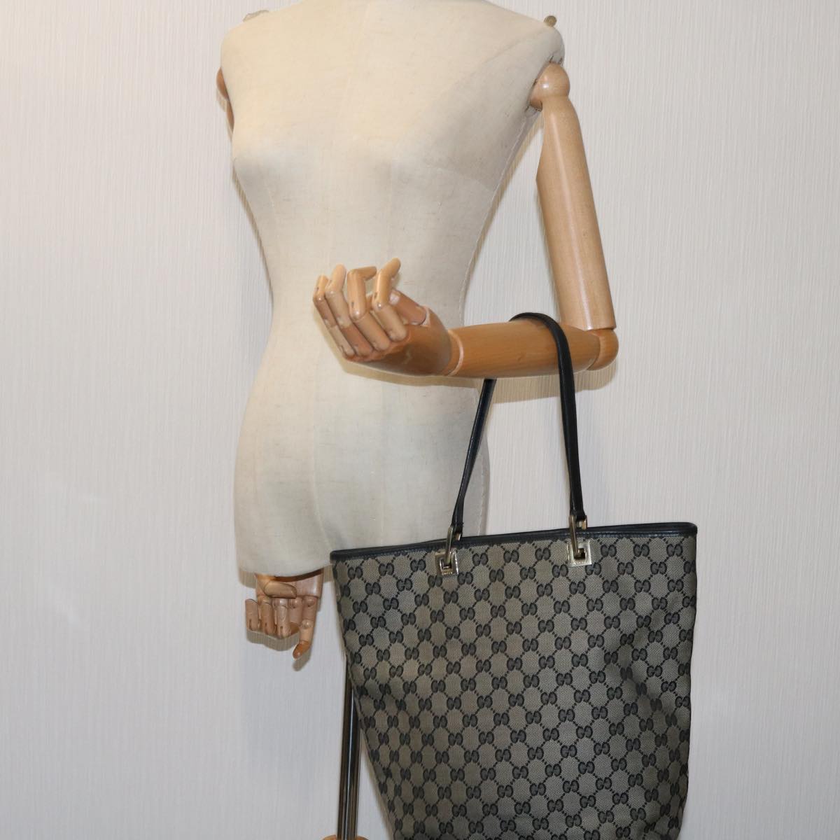 GUCCI GG Canvas Tote Bag Beige Black 001 1098 Auth 69051