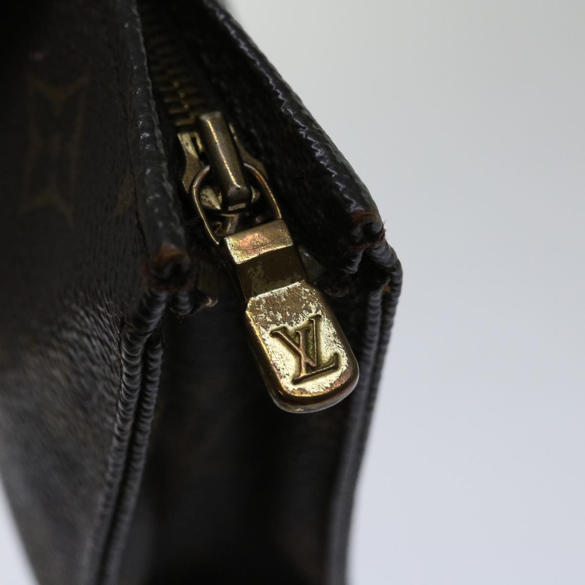 LOUIS VUITTON Monogram Poche Toilette 15 Pouch M47546 LV Auth 70051