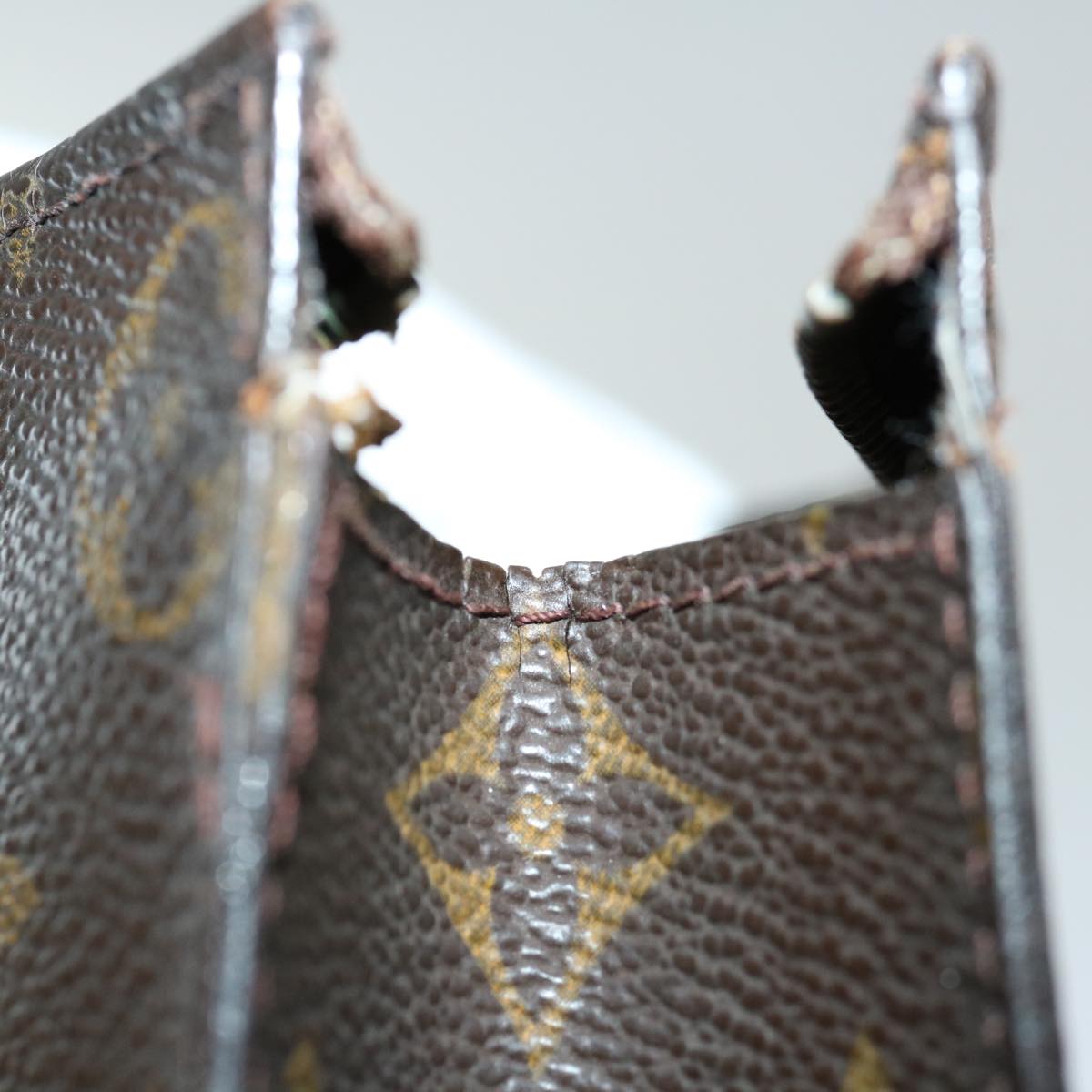 LOUIS VUITTON Monogram Poche Toilette 26 Pouch M47542 LV Auth 70085